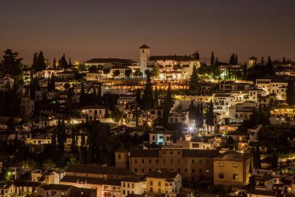 Descubre los encantos del verano en la mágica Granada