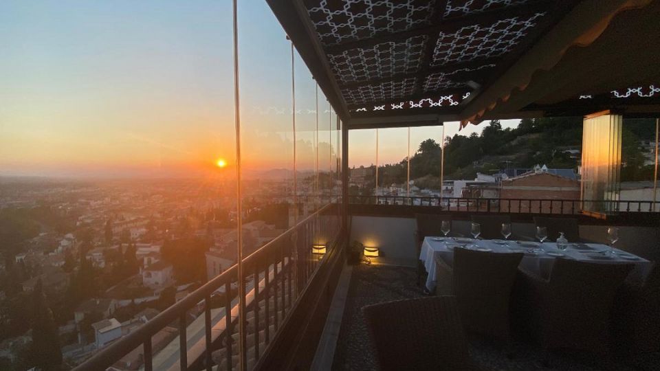 Aprovecha el verano en Granada. La joya de Granada: Terraza del Hotel Arabeluj