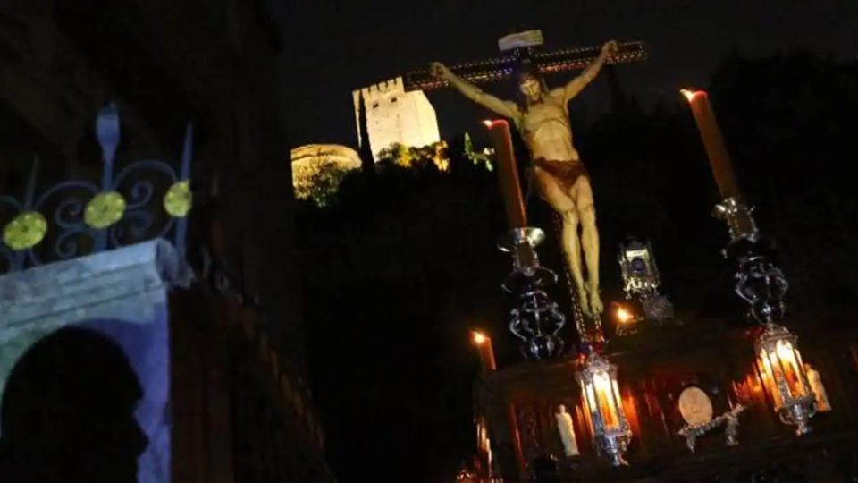 Vive la Semana Santa en Granada sin que la lluvia te lo impida