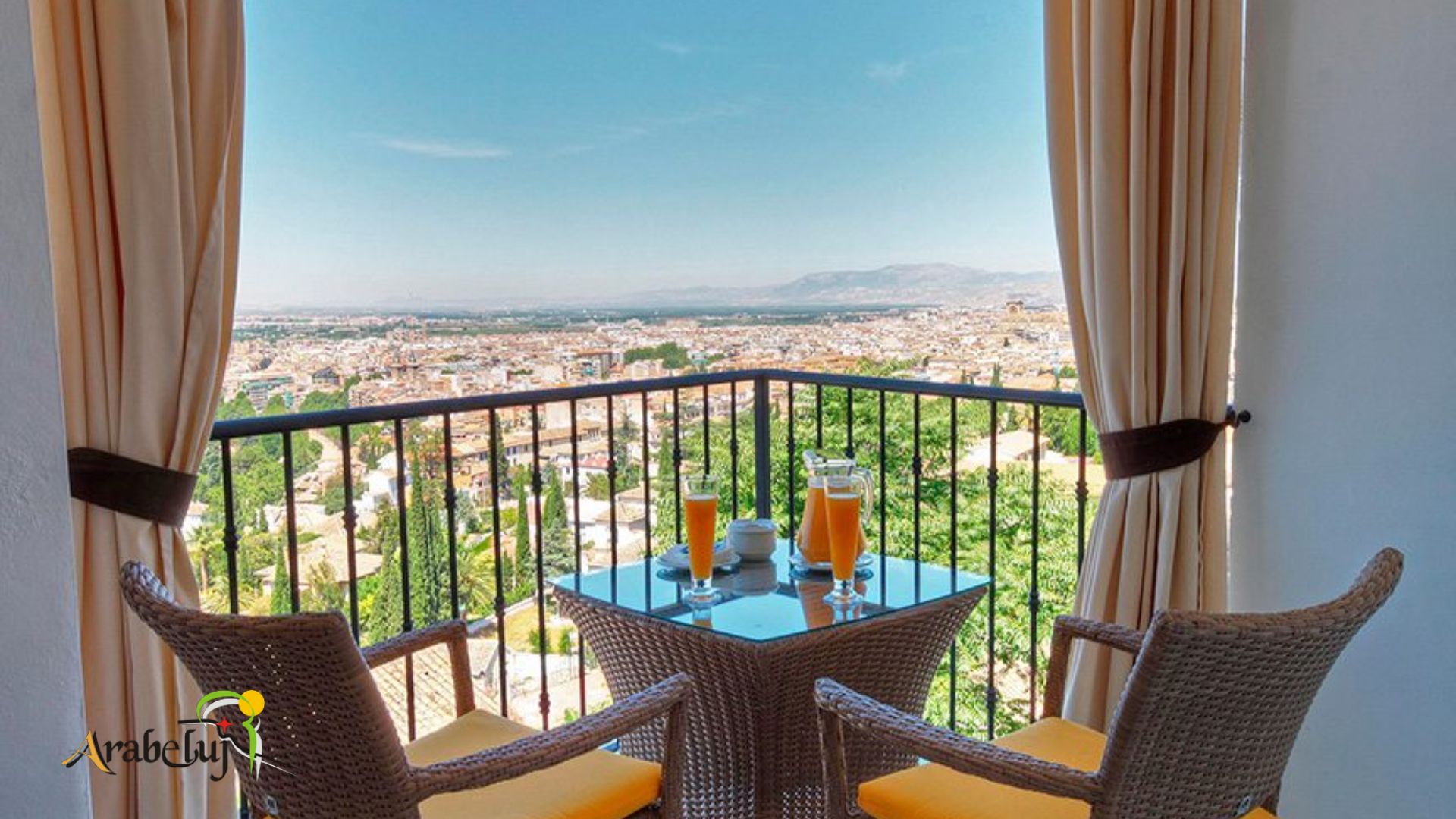 Habitaciones con terraza privada en Hotel Arabeluj Granada