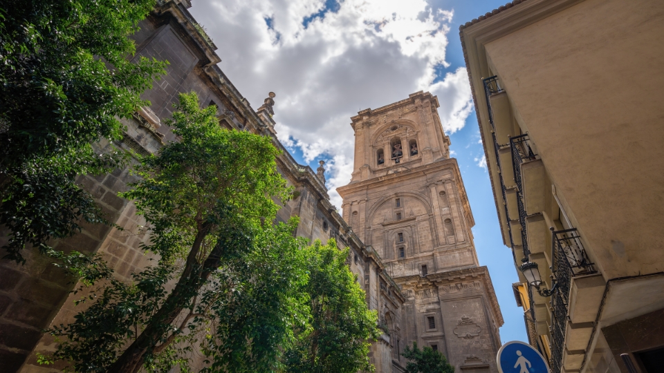 Ventajas de hacer turismo en Granada en época de verano