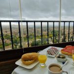 Los desayunos con vistas en la terraza/mirador del hotel Arabeluj son un gran atractivo