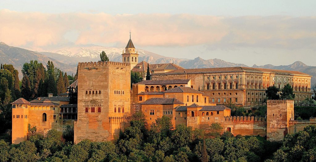 alhambra al atardecer