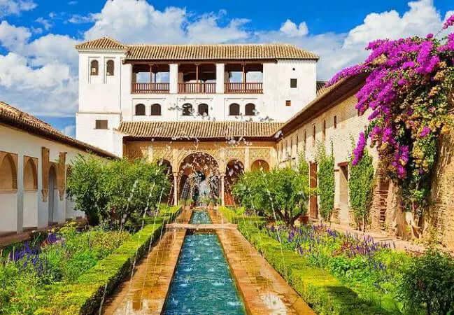 ¿Qué hacer en Granada en abril? Guía completa con planes, eventos y lugares imprescindibles 4 ¿Qué hacer en Granada en abril? Guía completa con planes, eventos y lugares imprescindibles 3