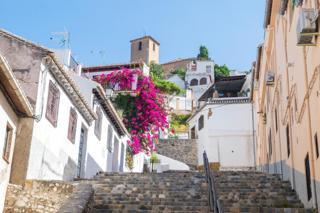 ¿Qué hacer en Granada en abril? Guía completa con planes, eventos y lugares imprescindibles 8 ¿Qué hacer en Granada en abril? Guía completa con planes, eventos y lugares imprescindibles 7